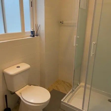 Alloggio in famiglia Quarto Iluminado Com Varanda 6